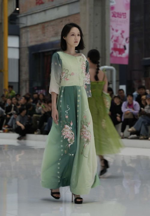 服裝與服飾設(shè)計專業(yè)2024屆畢業(yè)作品發(fā)布會圓滿落幕